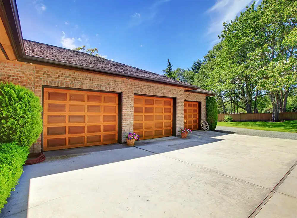 replacement garage doors in Springfield IL and throughout Central IL